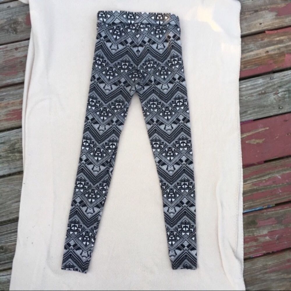XS Victoria's Secret PINK Leggings Aztec Black Yoga Pants Workout Loungewear - Picture 2 of 4